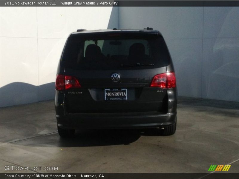 Twilight Gray Metallic / Aero Gray 2011 Volkswagen Routan SEL