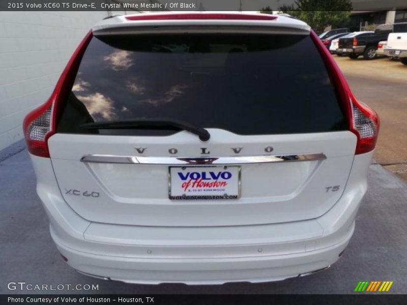 Crystal White Metallic / Off Black 2015 Volvo XC60 T5 Drive-E