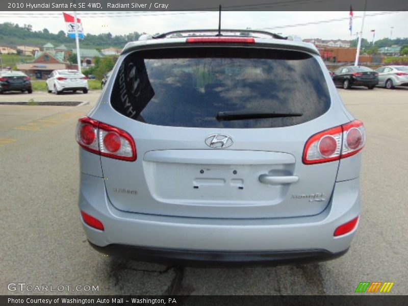Radiant Silver / Gray 2010 Hyundai Santa Fe SE 4WD