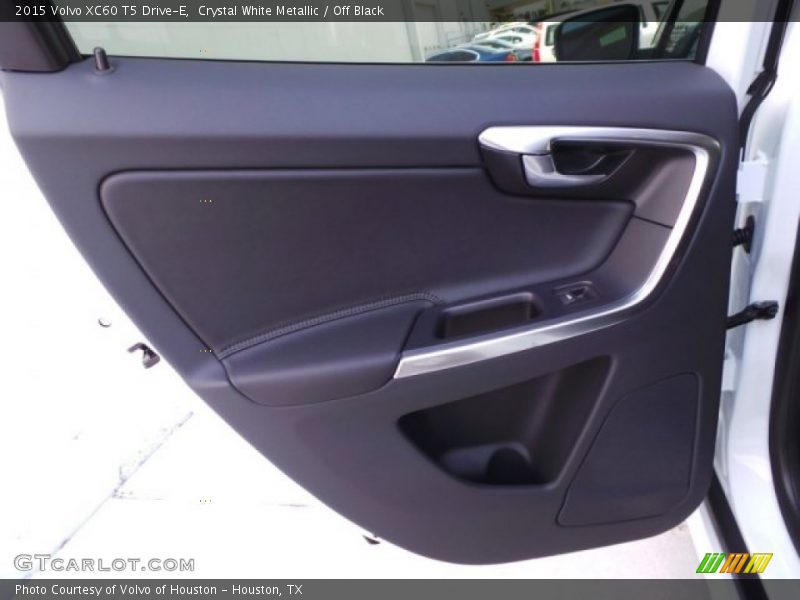 Crystal White Metallic / Off Black 2015 Volvo XC60 T5 Drive-E