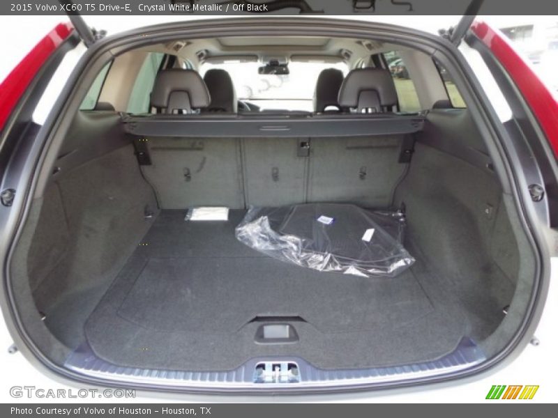 Crystal White Metallic / Off Black 2015 Volvo XC60 T5 Drive-E