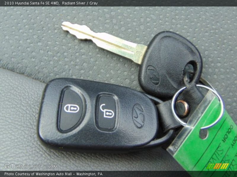 Radiant Silver / Gray 2010 Hyundai Santa Fe SE 4WD