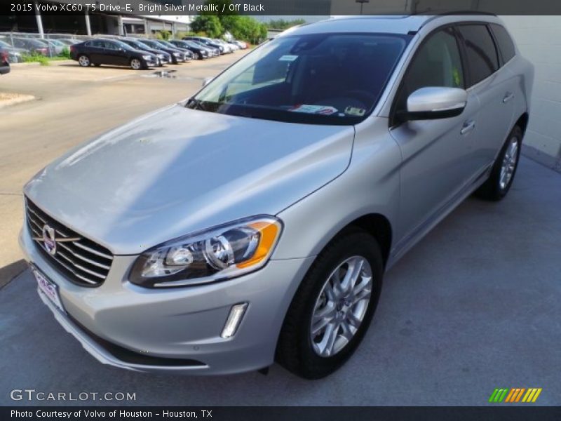 Bright Silver Metallic / Off Black 2015 Volvo XC60 T5 Drive-E
