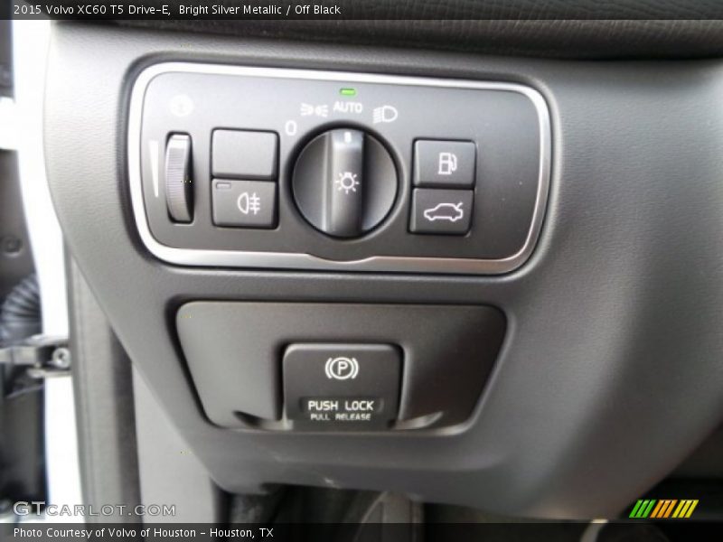 Bright Silver Metallic / Off Black 2015 Volvo XC60 T5 Drive-E
