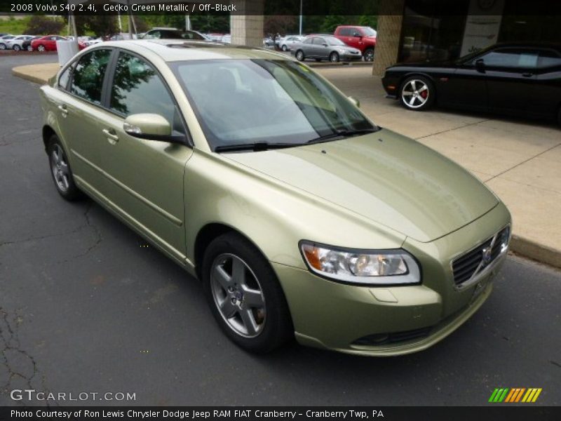 Gecko Green Metallic / Off-Black 2008 Volvo S40 2.4i