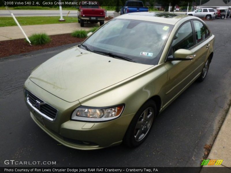 Gecko Green Metallic / Off-Black 2008 Volvo S40 2.4i