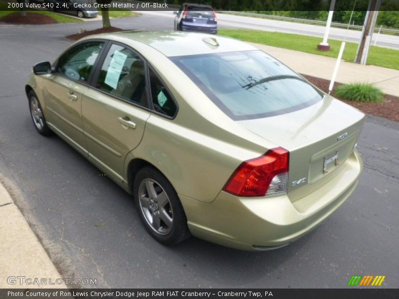 Gecko Green Metallic / Off-Black 2008 Volvo S40 2.4i