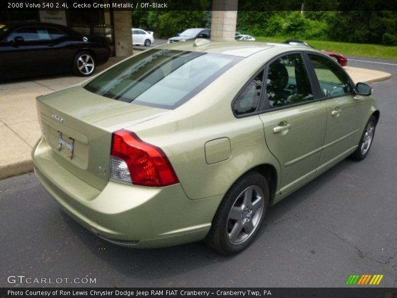Gecko Green Metallic / Off-Black 2008 Volvo S40 2.4i
