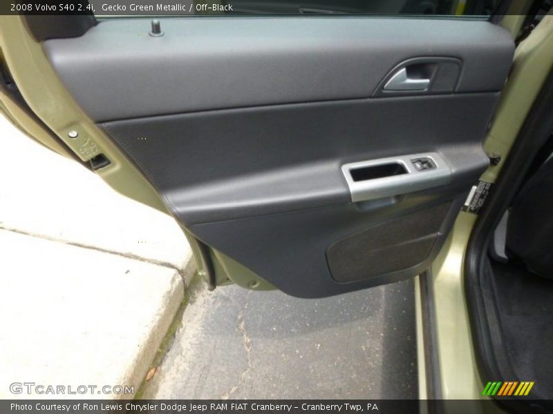 Gecko Green Metallic / Off-Black 2008 Volvo S40 2.4i