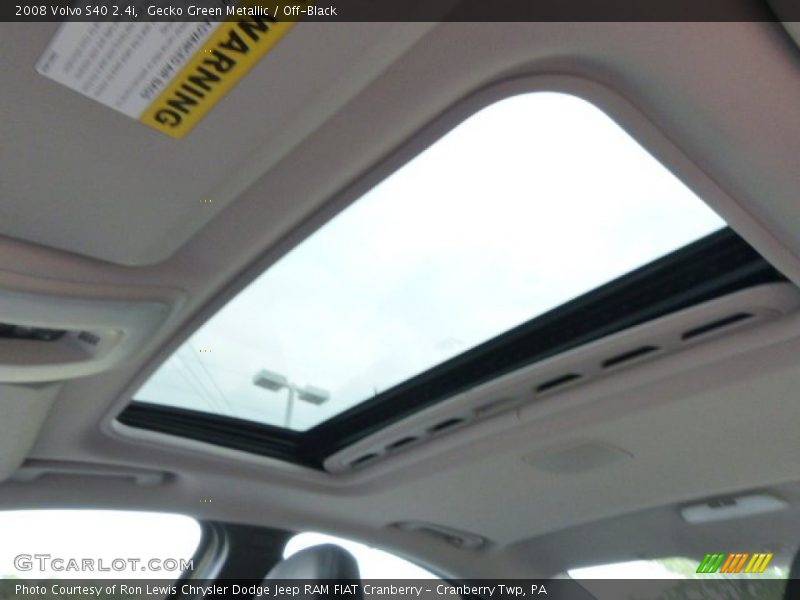 Gecko Green Metallic / Off-Black 2008 Volvo S40 2.4i