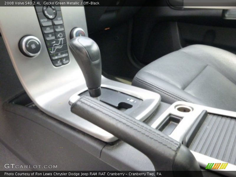 Gecko Green Metallic / Off-Black 2008 Volvo S40 2.4i