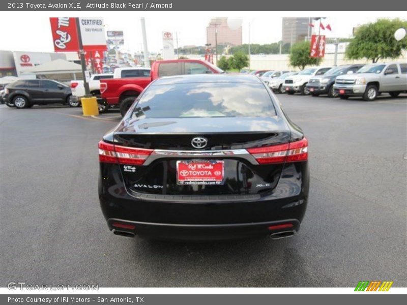Attitude Black Pearl / Almond 2013 Toyota Avalon XLE