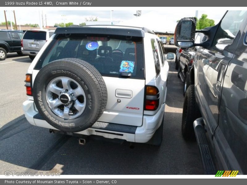 Cream White / Gray 1999 Isuzu Rodeo LS 4WD