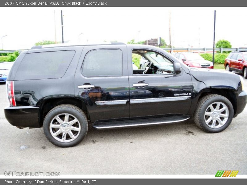 Onyx Black / Ebony Black 2007 GMC Yukon Denali AWD