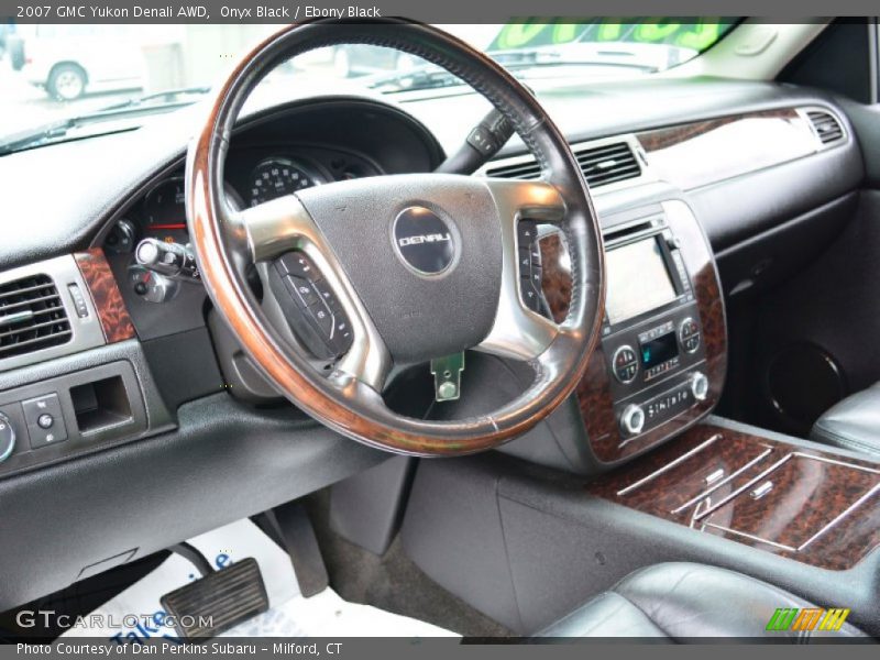 Onyx Black / Ebony Black 2007 GMC Yukon Denali AWD