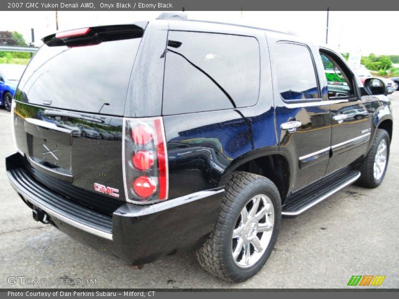 Onyx Black / Ebony Black 2007 GMC Yukon Denali AWD