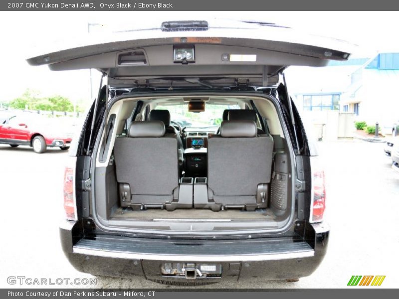 Onyx Black / Ebony Black 2007 GMC Yukon Denali AWD