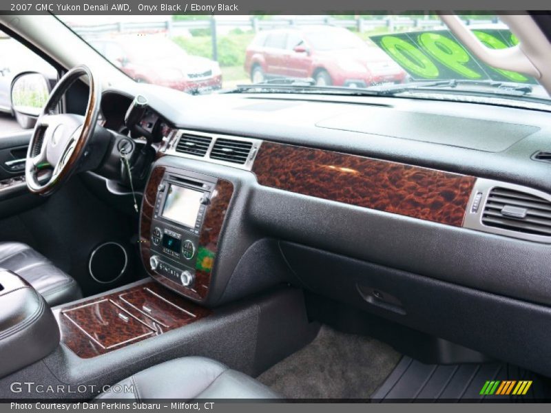 Onyx Black / Ebony Black 2007 GMC Yukon Denali AWD