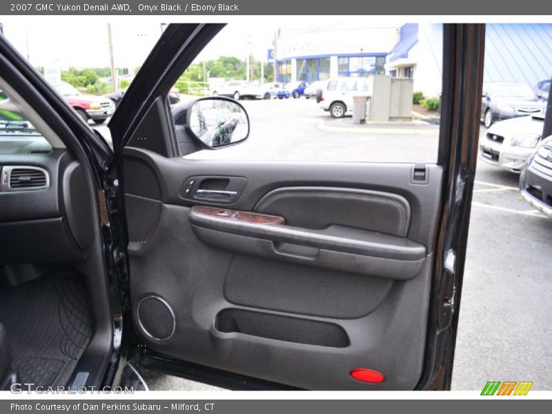 Onyx Black / Ebony Black 2007 GMC Yukon Denali AWD