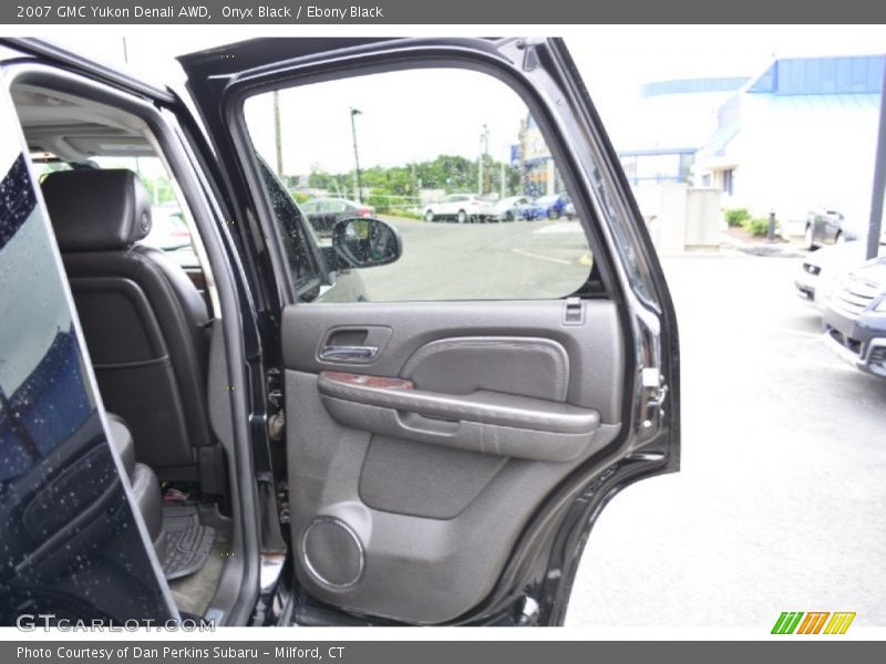 Onyx Black / Ebony Black 2007 GMC Yukon Denali AWD