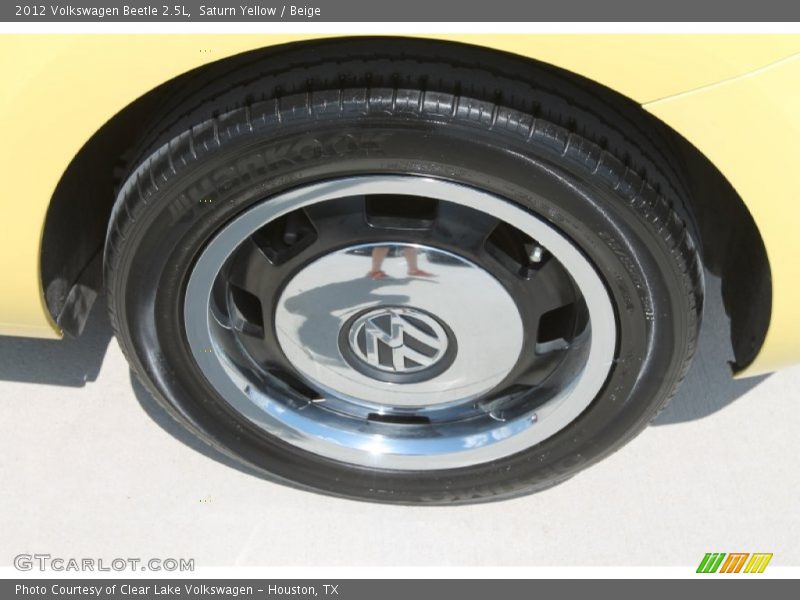Saturn Yellow / Beige 2012 Volkswagen Beetle 2.5L