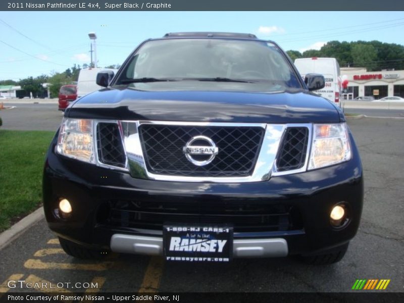 Super Black / Graphite 2011 Nissan Pathfinder LE 4x4