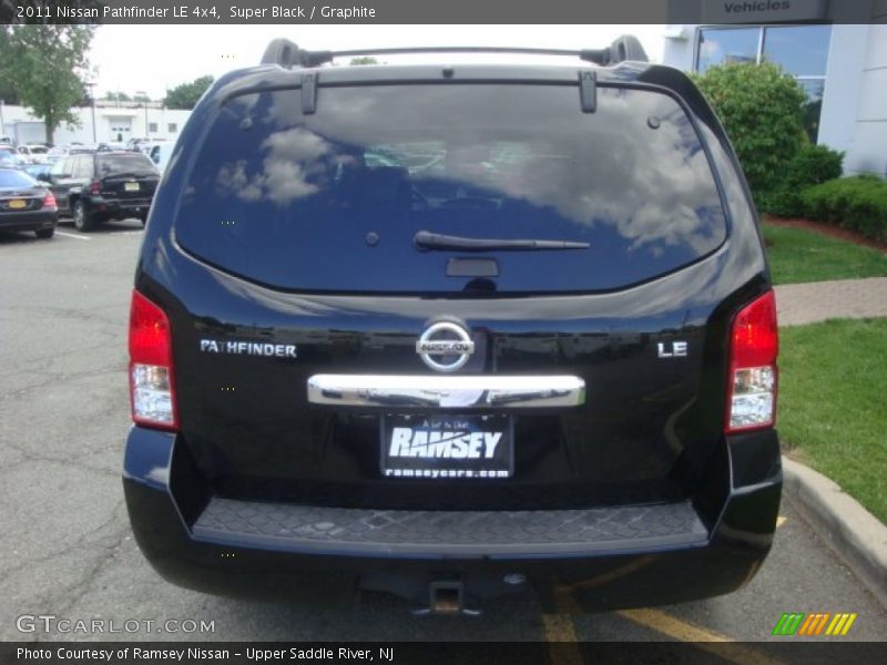 Super Black / Graphite 2011 Nissan Pathfinder LE 4x4