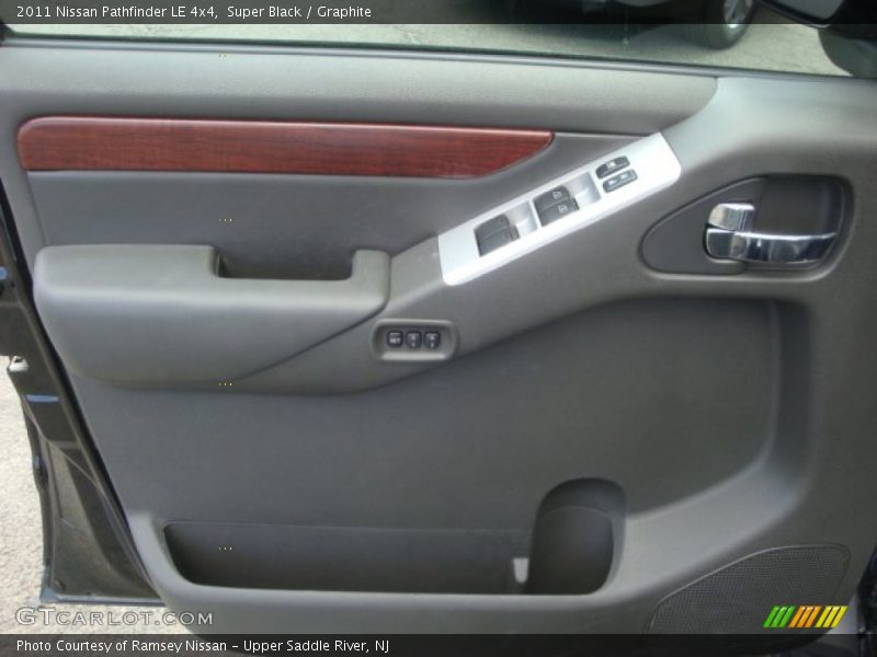 Super Black / Graphite 2011 Nissan Pathfinder LE 4x4