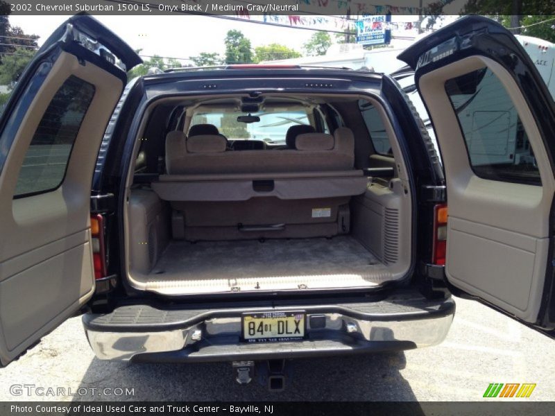 Onyx Black / Medium Gray/Neutral 2002 Chevrolet Suburban 1500 LS