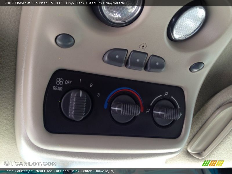 Onyx Black / Medium Gray/Neutral 2002 Chevrolet Suburban 1500 LS