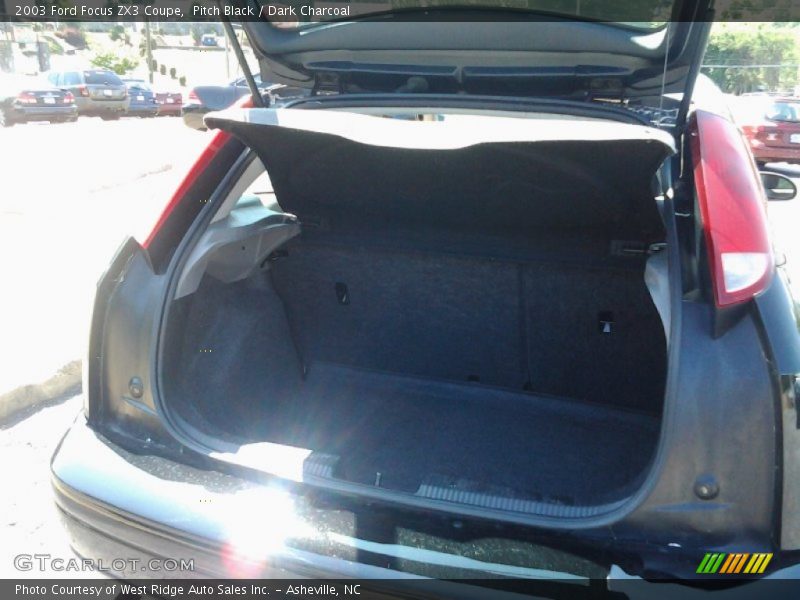 Pitch Black / Dark Charcoal 2003 Ford Focus ZX3 Coupe