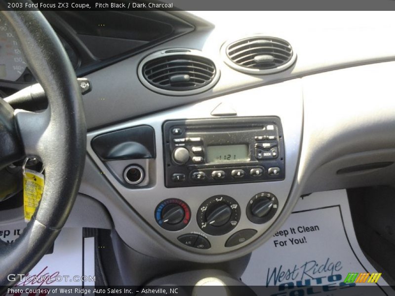 Pitch Black / Dark Charcoal 2003 Ford Focus ZX3 Coupe