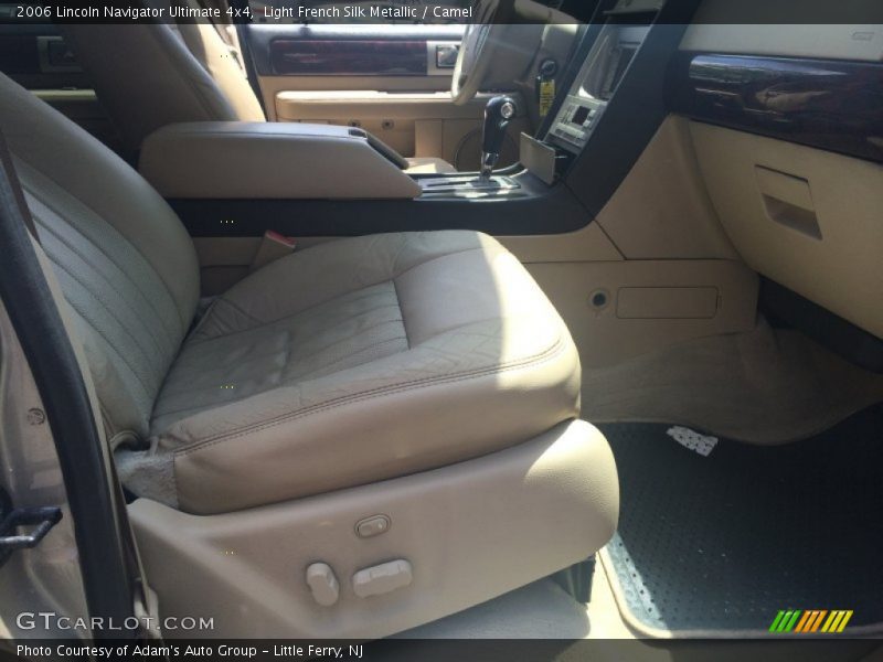 Light French Silk Metallic / Camel 2006 Lincoln Navigator Ultimate 4x4