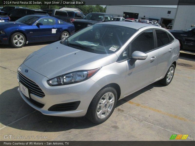 Ingot Silver / Charcoal Black 2014 Ford Fiesta SE Sedan