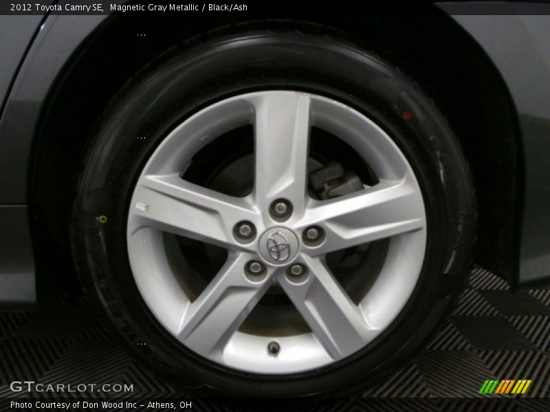 Magnetic Gray Metallic / Black/Ash 2012 Toyota Camry SE