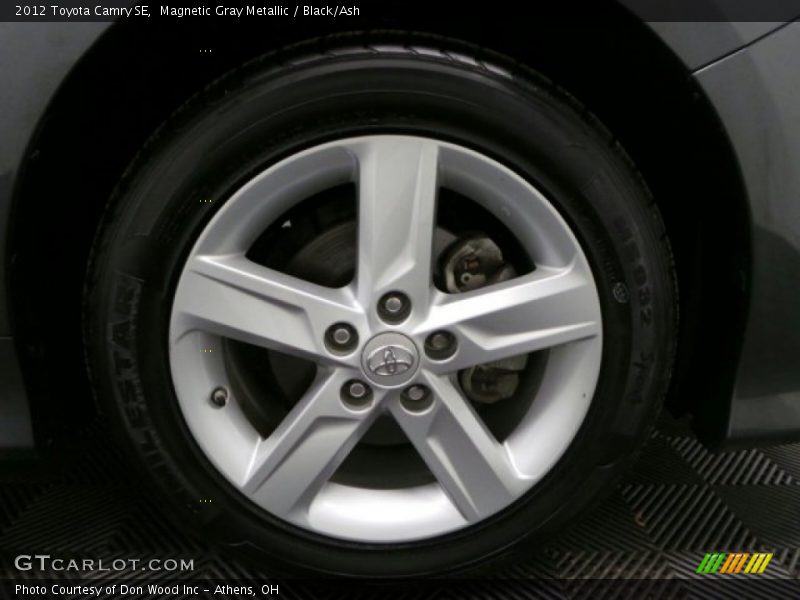 Magnetic Gray Metallic / Black/Ash 2012 Toyota Camry SE