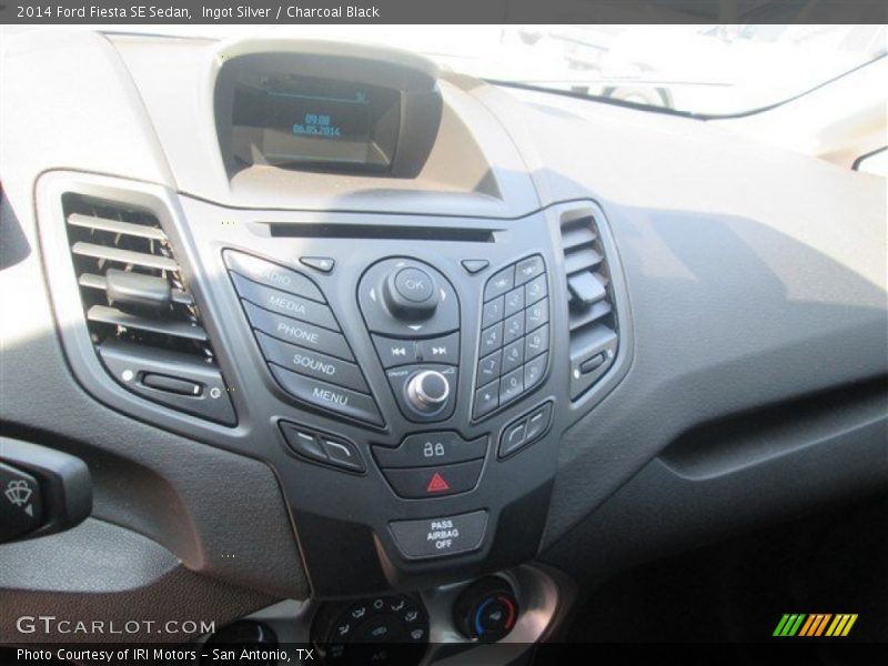 Ingot Silver / Charcoal Black 2014 Ford Fiesta SE Sedan