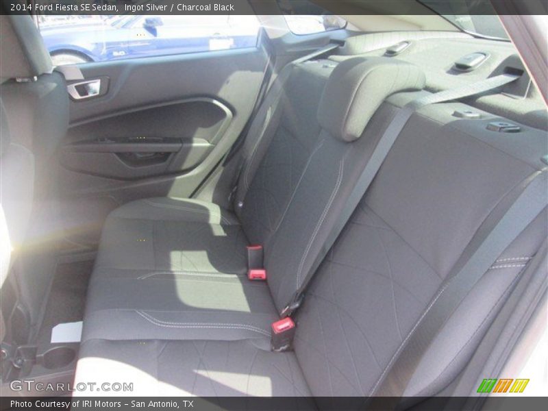 Ingot Silver / Charcoal Black 2014 Ford Fiesta SE Sedan