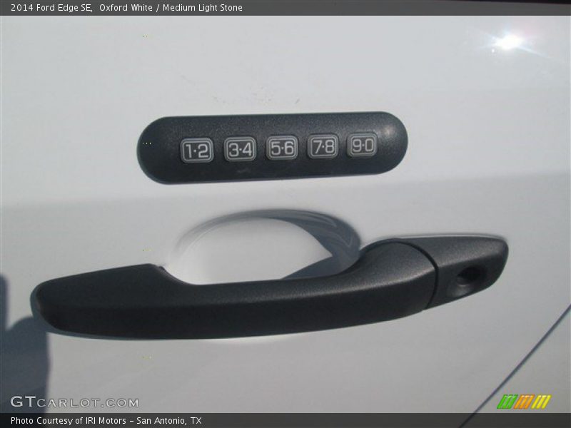 Oxford White / Medium Light Stone 2014 Ford Edge SE