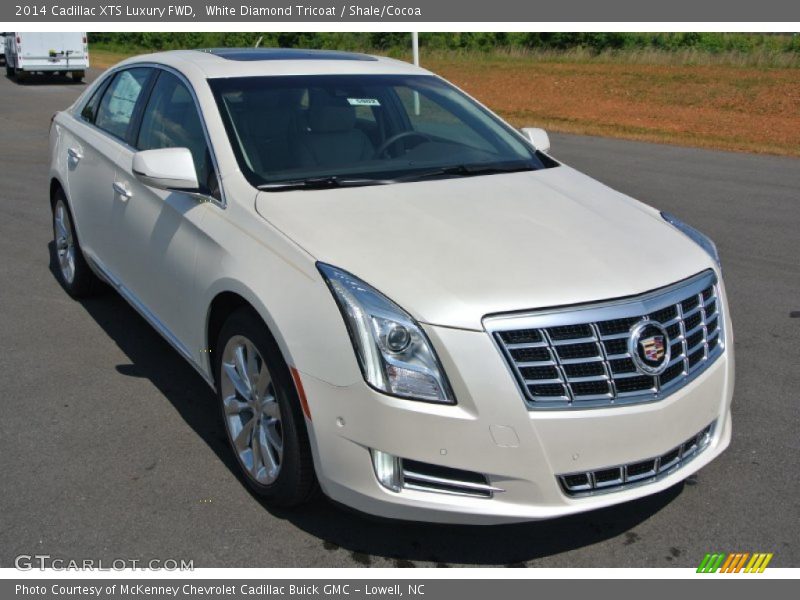 Front 3/4 View of 2014 XTS Luxury FWD