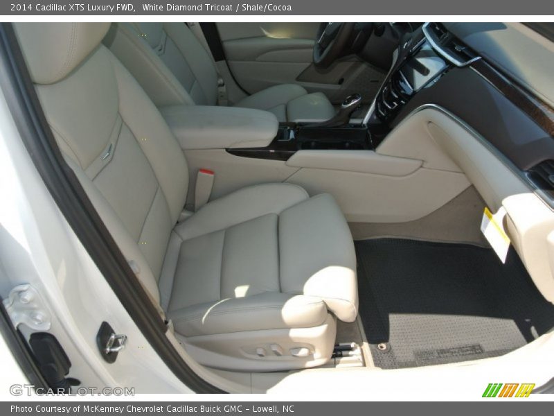 White Diamond Tricoat / Shale/Cocoa 2014 Cadillac XTS Luxury FWD