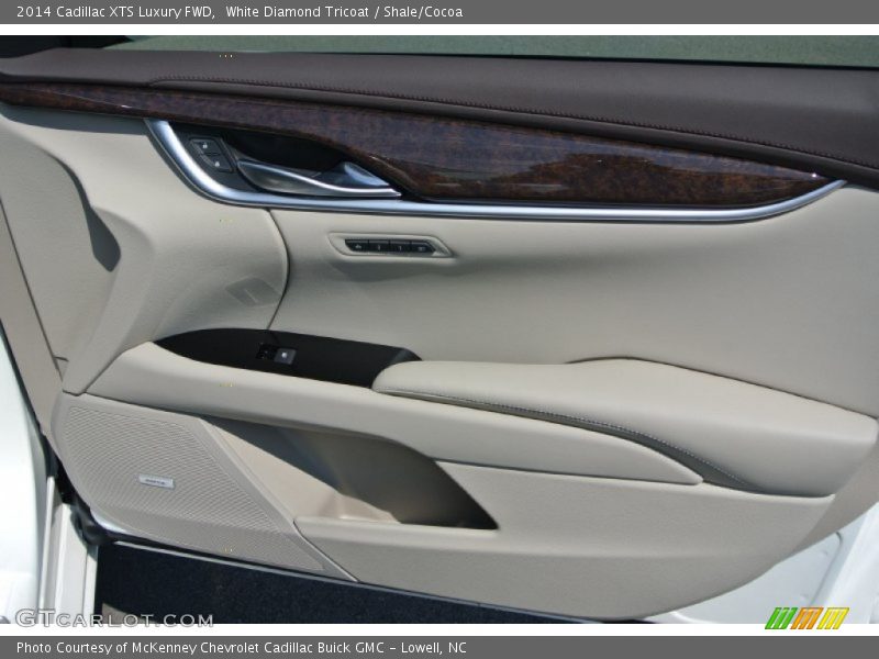 White Diamond Tricoat / Shale/Cocoa 2014 Cadillac XTS Luxury FWD
