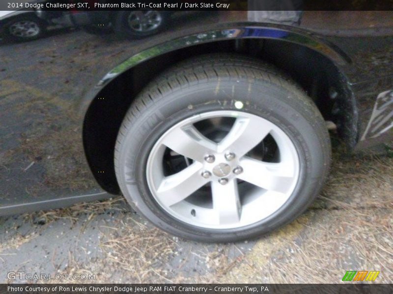 Phantom Black Tri-Coat Pearl / Dark Slate Gray 2014 Dodge Challenger SXT