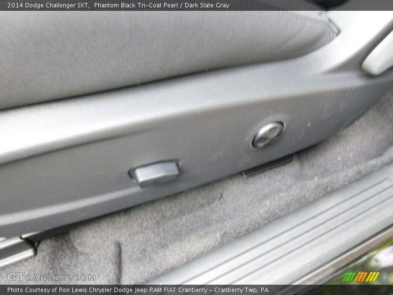 Phantom Black Tri-Coat Pearl / Dark Slate Gray 2014 Dodge Challenger SXT