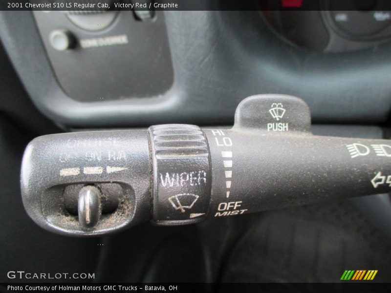 Victory Red / Graphite 2001 Chevrolet S10 LS Regular Cab