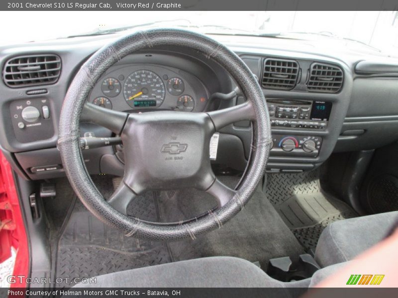 Victory Red / Graphite 2001 Chevrolet S10 LS Regular Cab