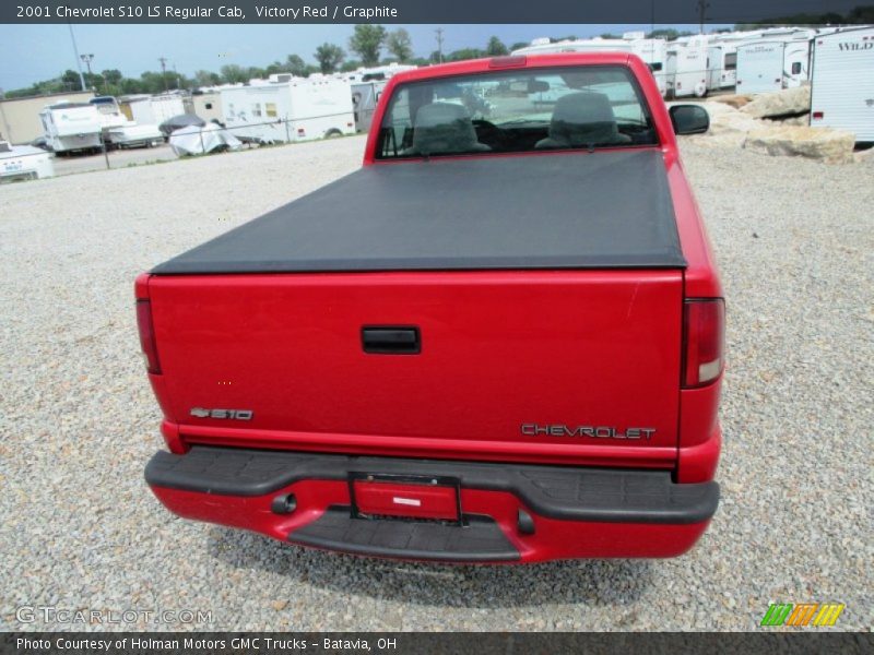 Victory Red / Graphite 2001 Chevrolet S10 LS Regular Cab