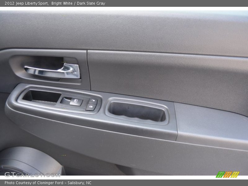Bright White / Dark Slate Gray 2012 Jeep Liberty Sport