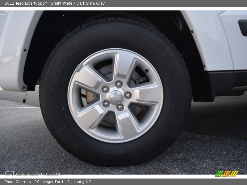 Bright White / Dark Slate Gray 2012 Jeep Liberty Sport