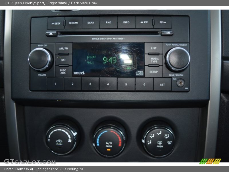 Bright White / Dark Slate Gray 2012 Jeep Liberty Sport